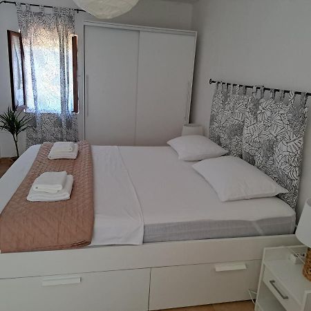 Family Apartment In Center Of Murter Exteriér fotografie